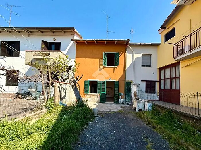 Casa quadrilocale in vendita in Via Pistoiese, Prato