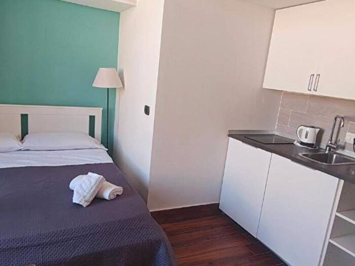 Appartamento monolocale in affitto in Via della Croce Rossa, Chiaia, Napoli