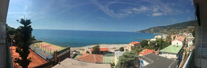 Appartamento quadrilocale in vendita in Corso Regina Margherita Ospedaletti, Ospedaletti