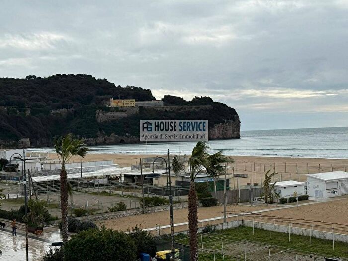 Casa con 6 locali in affitto in Gaeta