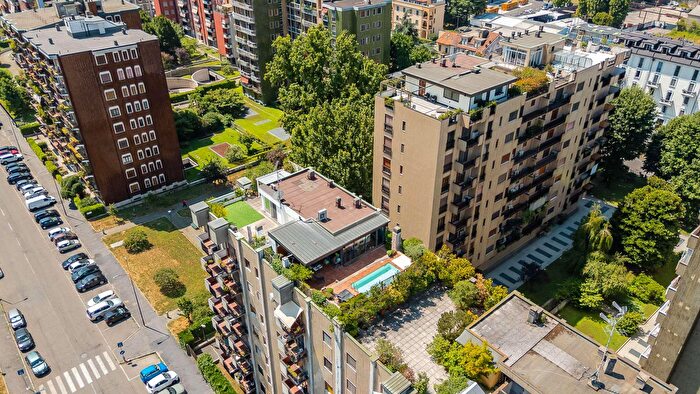 Appartamento con 5 locali in vendita in Via Giuseppe Ripamonti, Milano