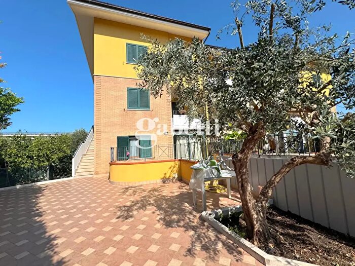 Appartamento con 5 locali in vendita in Via Trigno, Termoli