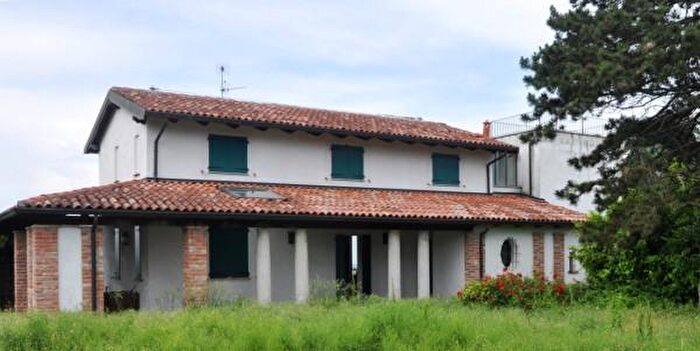 Casa con 5 locali in vendita in Montalto Pavese