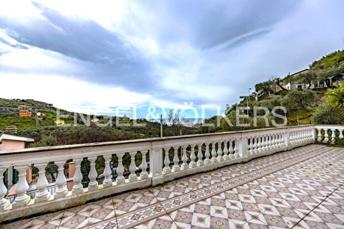 Casa con 5 locali in vendita in Via Padre Giuseppe Mazzino, Cogorno