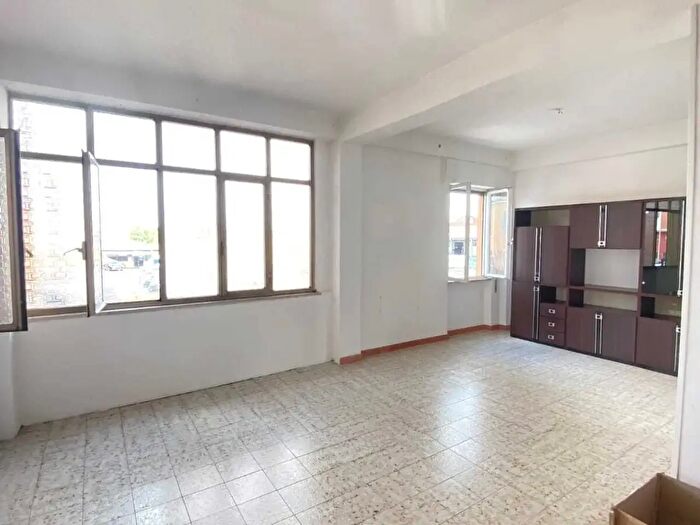 Appartamento trilocale in vendita in Viale della Stazione, Latina