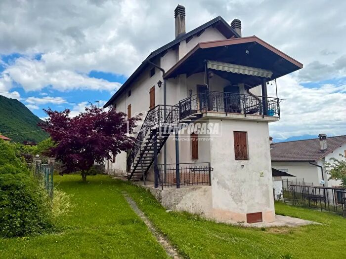 Appartamento con 5 locali in vendita in Via Fiammoi, Belluno