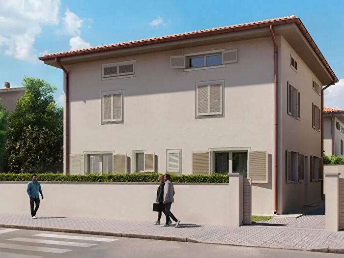 Casa con 6 locali in vendita in Pontedera