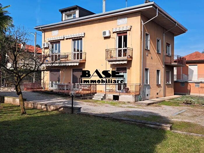 Appartamento quadrilocale in vendita in Via Landriani, Guanzate