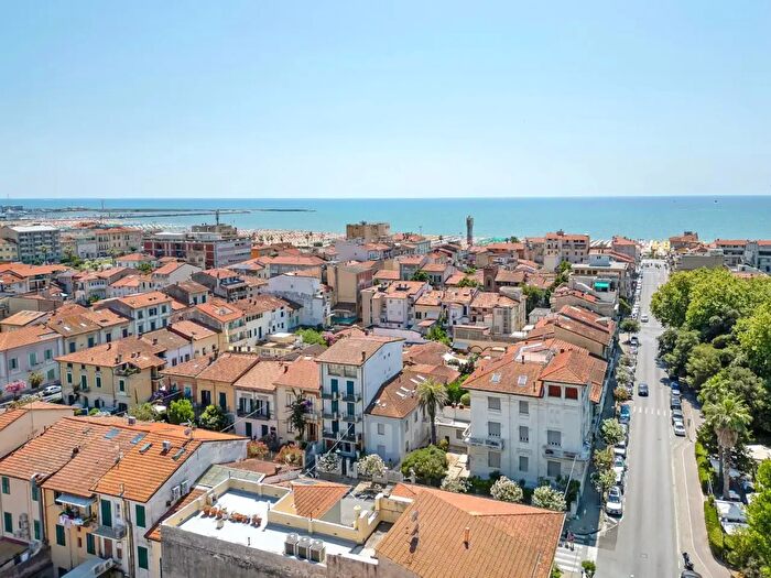 Casa con 10 locali in vendita in Viareggio Lu, Viareggio