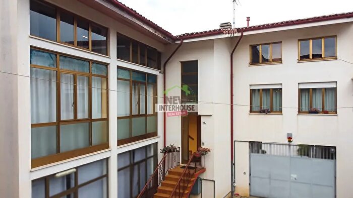 Casa con 8 locali in vendita in Via Paiani Fanna, Fanna