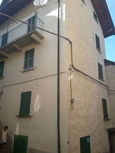 Casa con 8 locali in vendita in Malesco, Malesco