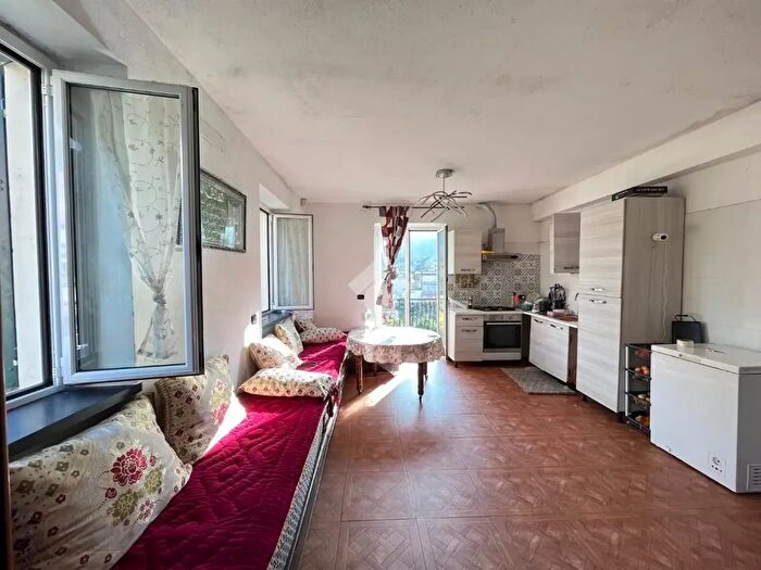 Appartamento quadrilocale in vendita in Via Ponte Baccioni, Cicagna