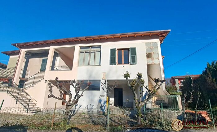 Casa con 5 locali in vendita in Via Scorcetoli, Filattiera