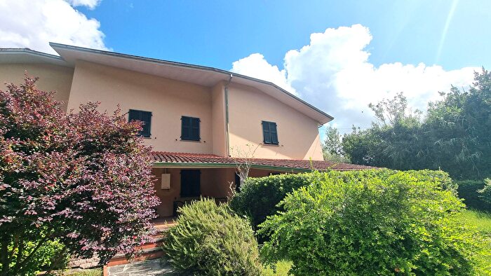 Casa con 7 locali in vendita in Ameglia