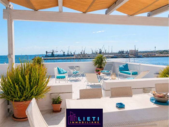 Appartamento con 6 locali in affitto in Corso Vittorio Emanuele II, Isola Città Vecchia, Taranto