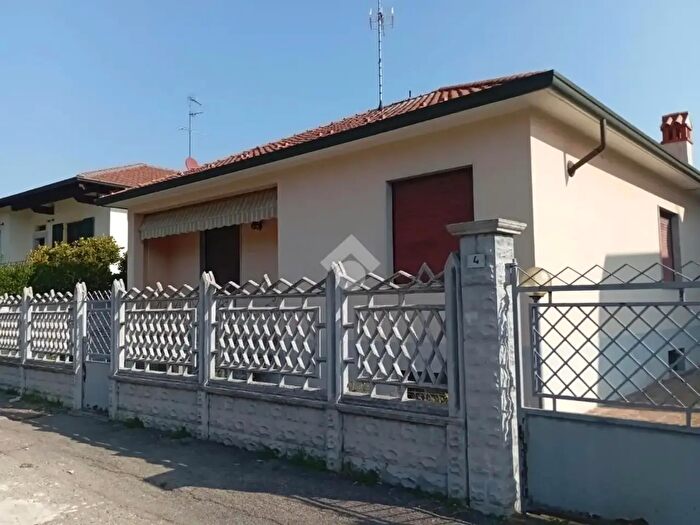 Casa trilocale in vendita in Via Giovanni Marradi, Corbetta
