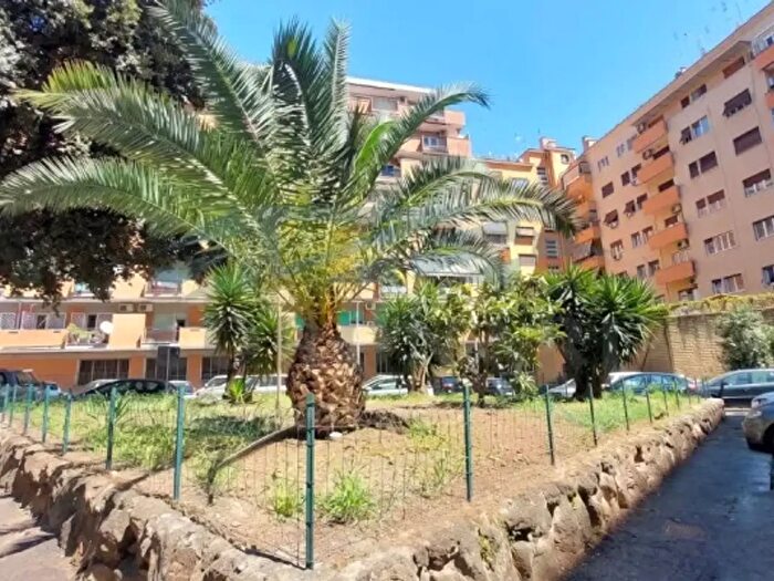 Appartamento bilocale in vendita in Via Appia Nuova, Roma