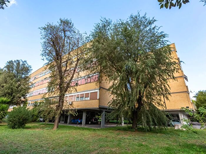 Appartamento con 8 locali in vendita in Via Svezia Snc, Roma