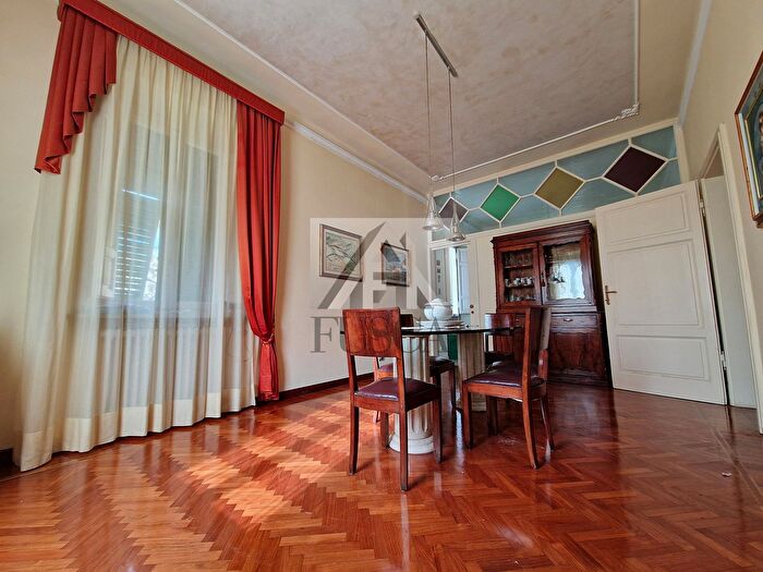 Casa con 12 locali in vendita in Via Enrico Pea, Lucca
