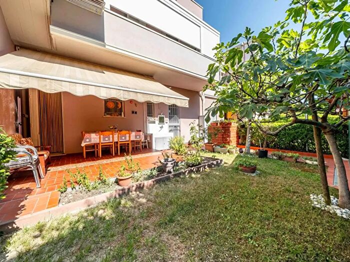 Appartamento trilocale in vendita in Via Cesena, Ravenna