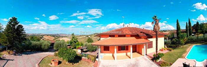 Casa con 12 locali in vendita in Montelabbate