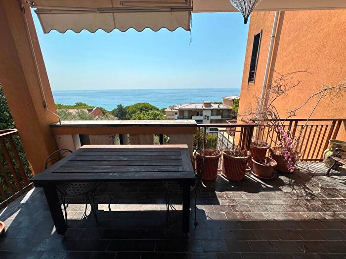 Appartamento quadrilocale in affitto in Via del Mare, Pineta, Arenzano
