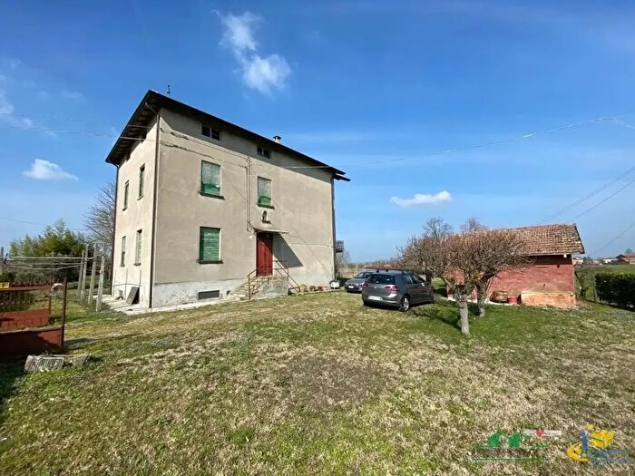 Casa con 10 locali in vendita in Via Chiesuole, Noceto