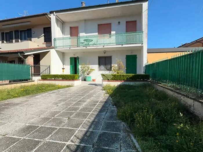 Casa quadrilocale in vendita in Via Aporti, Madignano