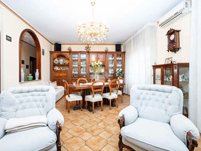 Appartamento trilocale in vendita in Via Marco dAgrate, Milano