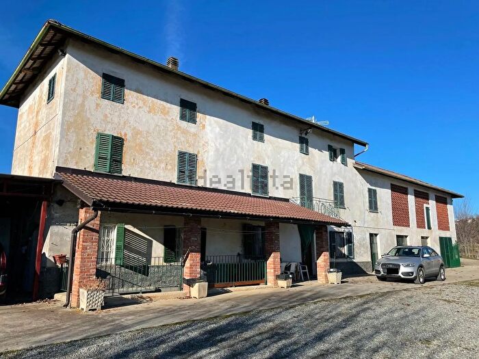 Casa con 15 locali in vendita in Costigliole DAsti