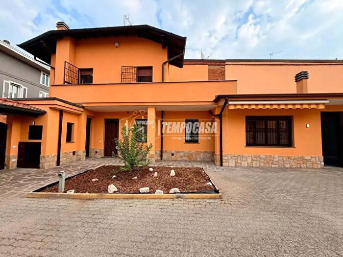 Casa trilocale in vendita in Via Sant'Elisabetta, Parabiago