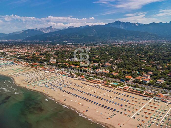 Appartamento quadrilocale in affitto in piazza Garibaldi, Centro, Forte dei Marmi