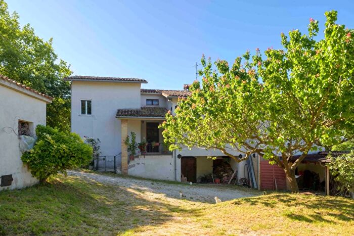 Casa con 10 locali in vendita in Via delle Scalette Gubbio, Gubbio