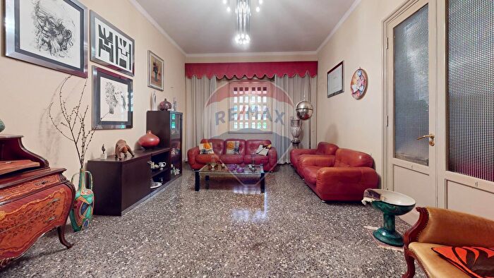 Appartamento con 6 locali in vendita in Via Villa Sperlinga, Palermo