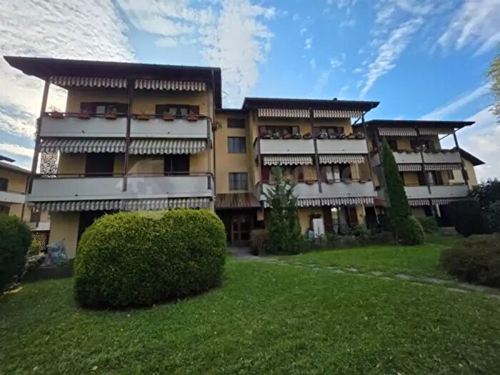 Appartamento con 5 locali in vendita in Via Montello, Malnate