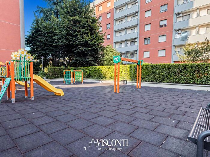 Appartamento trilocale in vendita in Via Mar Nero, Bisceglie, Milano