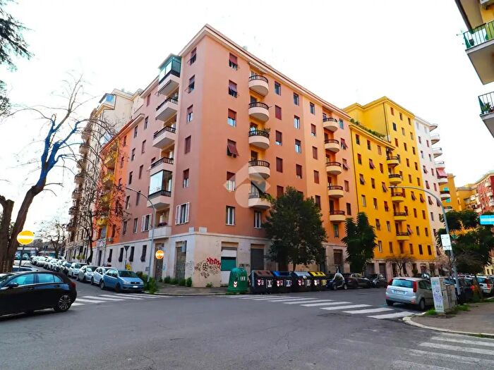 Appartamento bilocale in vendita in Via Mirandola, Roma