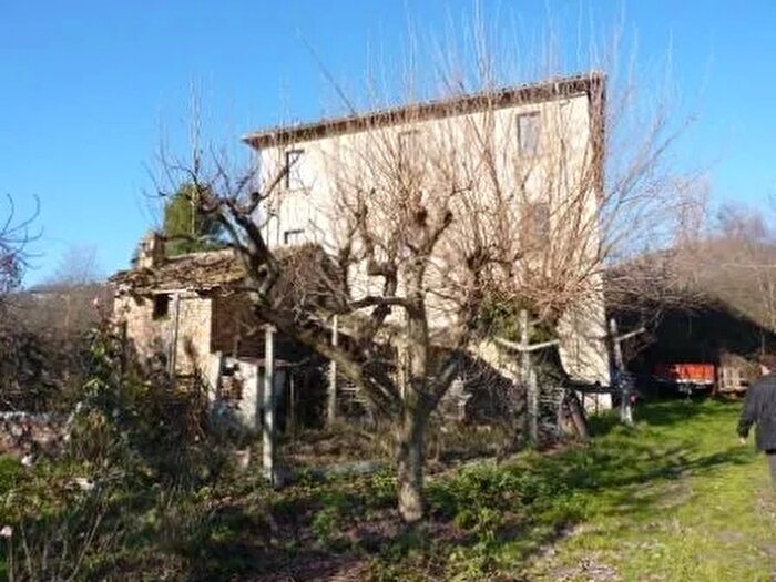 Casa con 11 locali in vendita in Venarotta