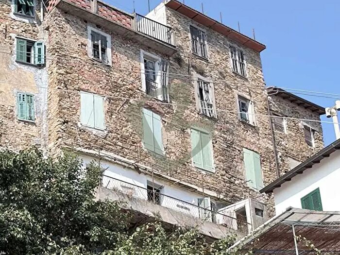 Appartamento con 6 locali in vendita in Via del Popolo Snc, Perinaldo