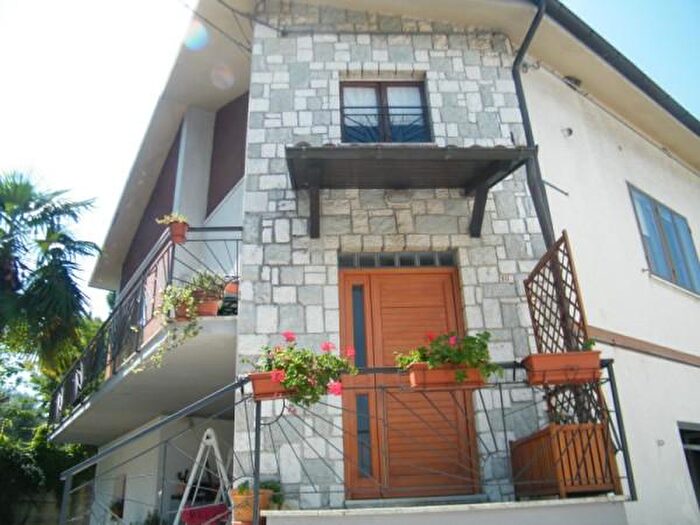 Casa con 6 locali in vendita in Via Circonvallazione, Montecarotto