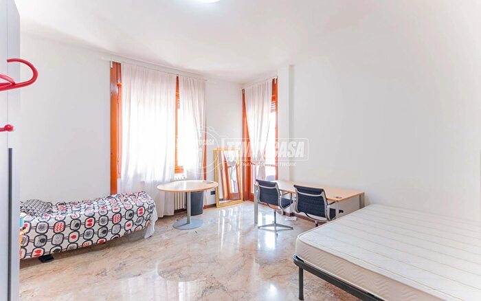 Appartamento trilocale in vendita in Viale Giovanni Suzzani, Milano