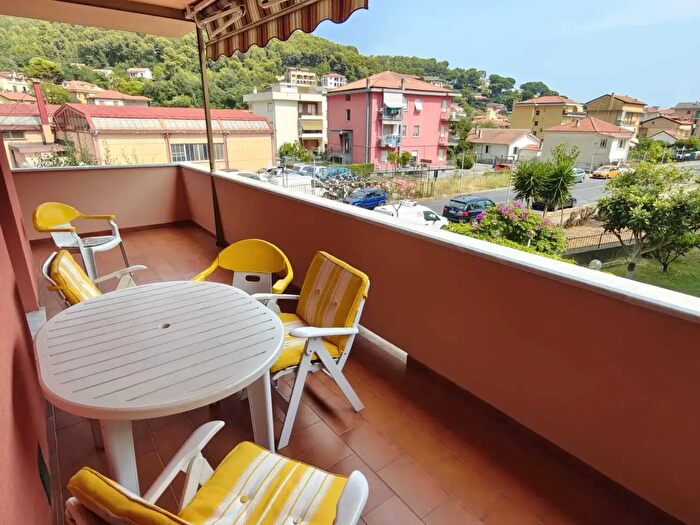 Appartamento trilocale in vendita in Andora