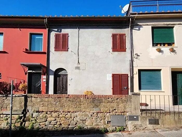 Casa con 6 locali in vendita in Vinci