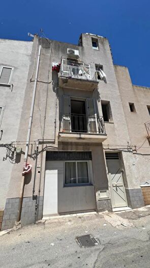 Appartamento con 9 locali in vendita in Via SantOnofrio Sciacca, Sciacca