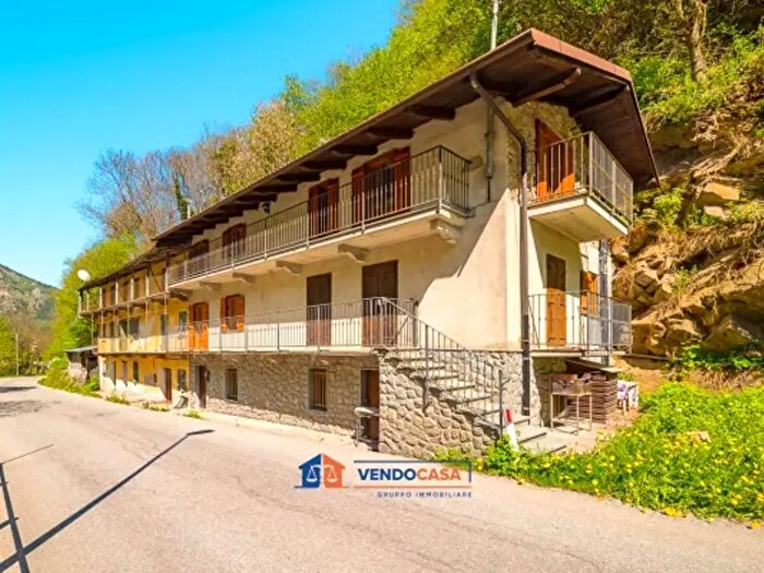 Casa con 6 locali in vendita in Monterosso Grana