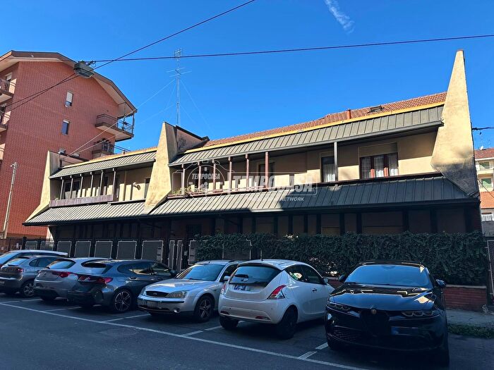 Appartamento quadrilocale in vendita in Via La Thuile, Torino