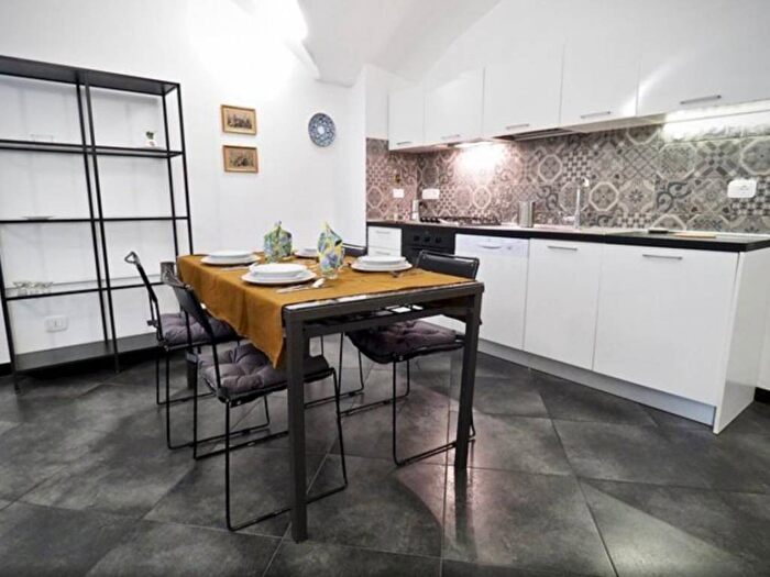 Appartamento trilocale in affitto in Piazza dell'Agnello, Maddalena, Genova
