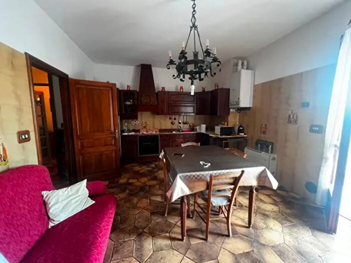 Casa con 6 locali in vendita in Polinago