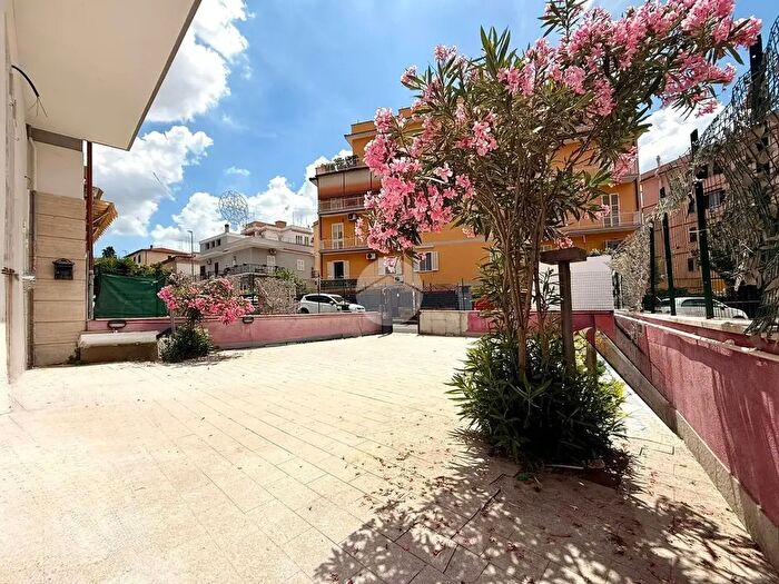 Appartamento trilocale in vendita in Via degli Armenti, Roma