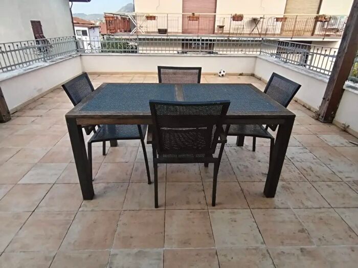 Appartamento con 7 locali in vendita in Massa